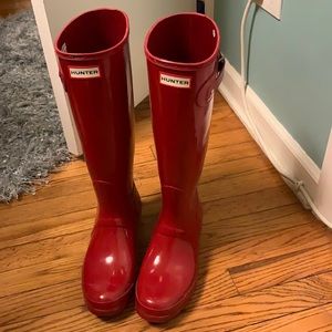 Hunter boots, in red